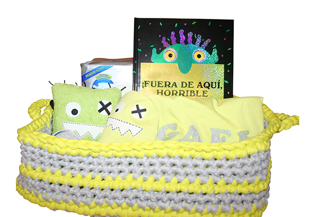 Hola caracol, hola caracola. Camisetas decoradas a mano